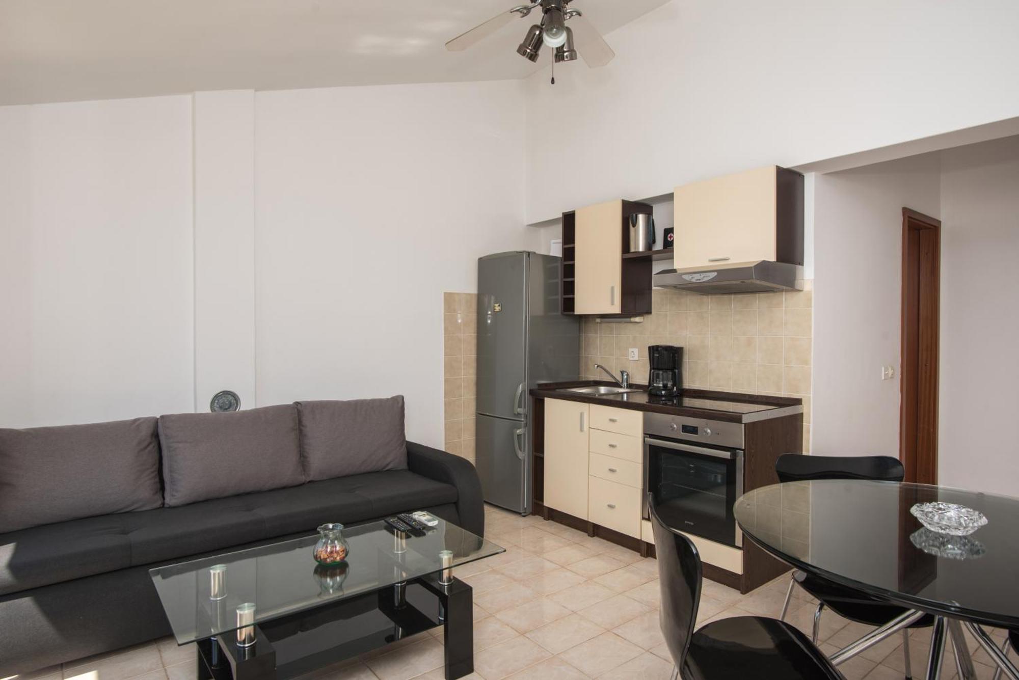 Apartments Brodarica Beach With Balcony Seaview * Brodarica (Sibenik-Knin)