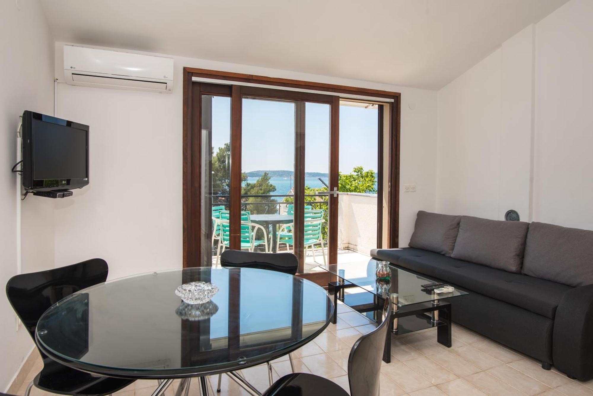 Apartments Brodarica Beach With Balcony Seaview * Brodarica (Sibenik-Knin)